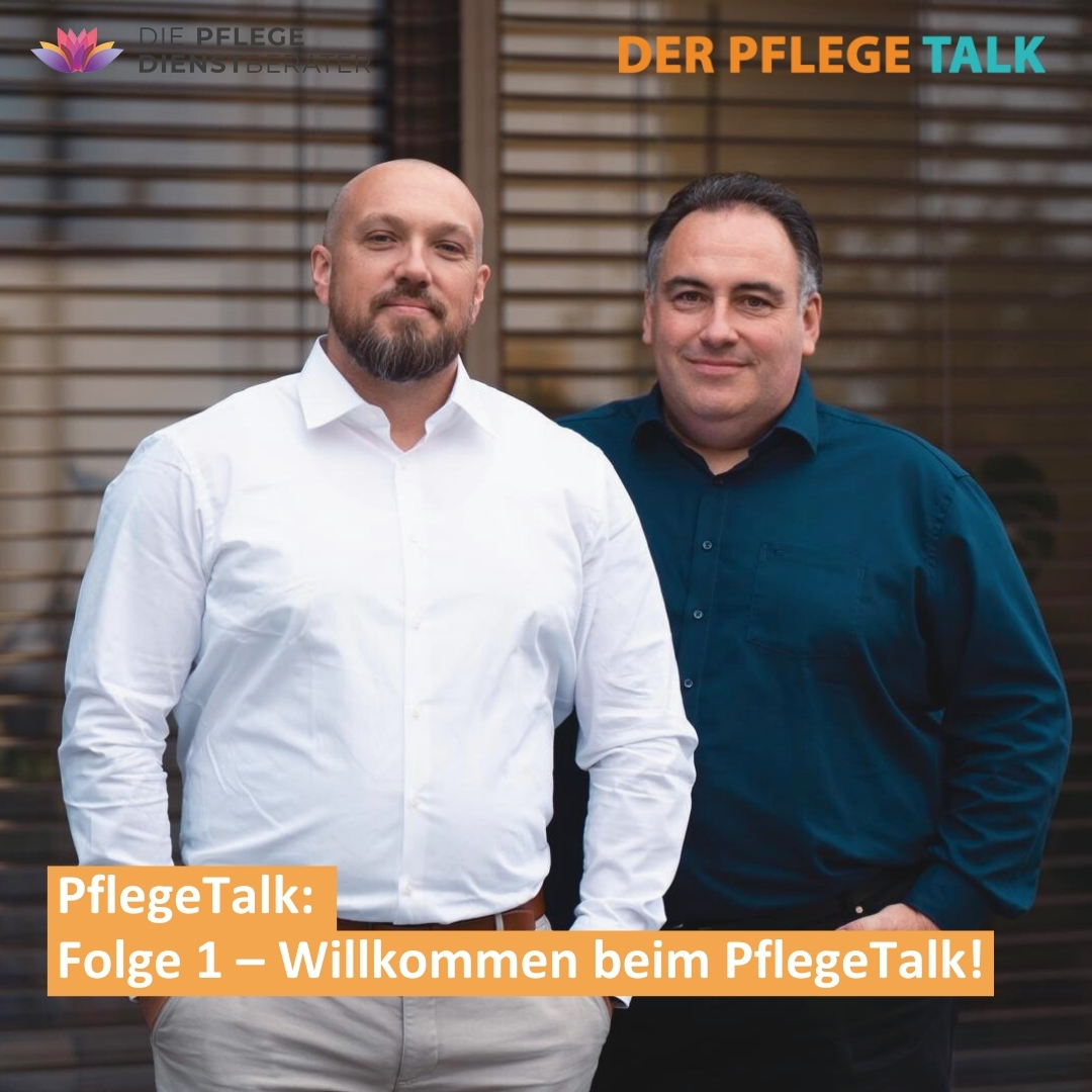 Sebastian Arlt und Reiner Henrich von PflegeTalk stehen vor einem Gebäude, bereit, die Herausforderungen der Pflegebranche zu diskutieren – Episode 1 des PflegeTalk-Podcasts.